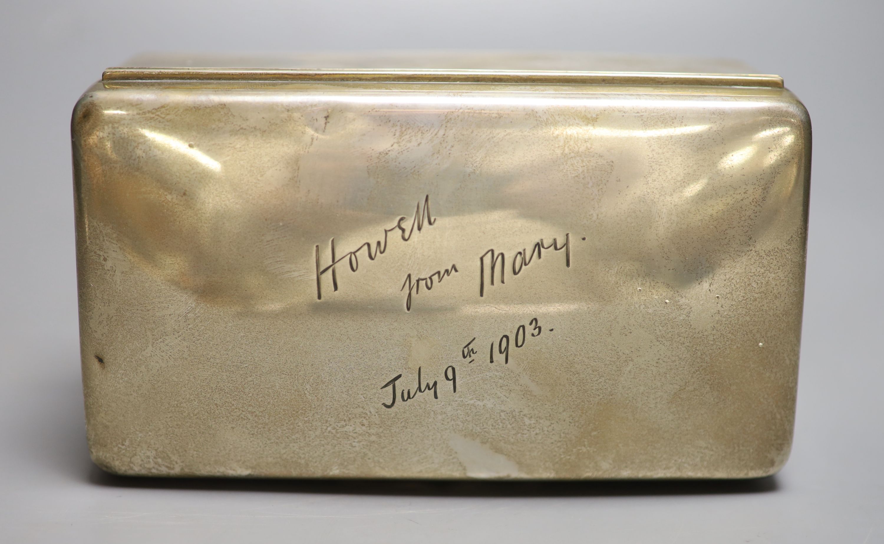 An Edwardian silver rectangular cigarette box, with engraved inscription, A&J Zimmerman, Birmingham, 1902, 17.3cm & 3 spoons.